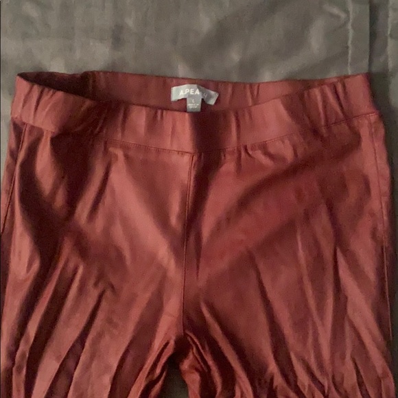 Dark red pleather leggings - Picture 4 of 4